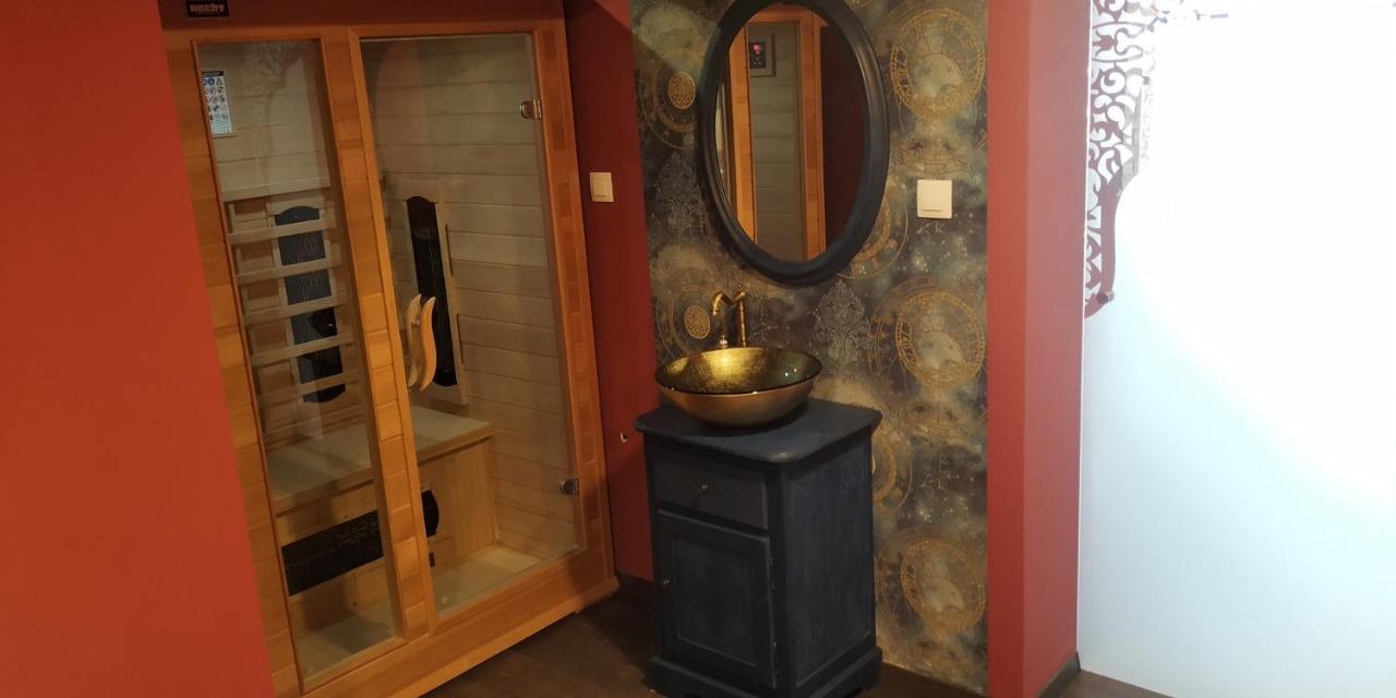 Guest House Romantika Panzio Гюла Екстериор снимка