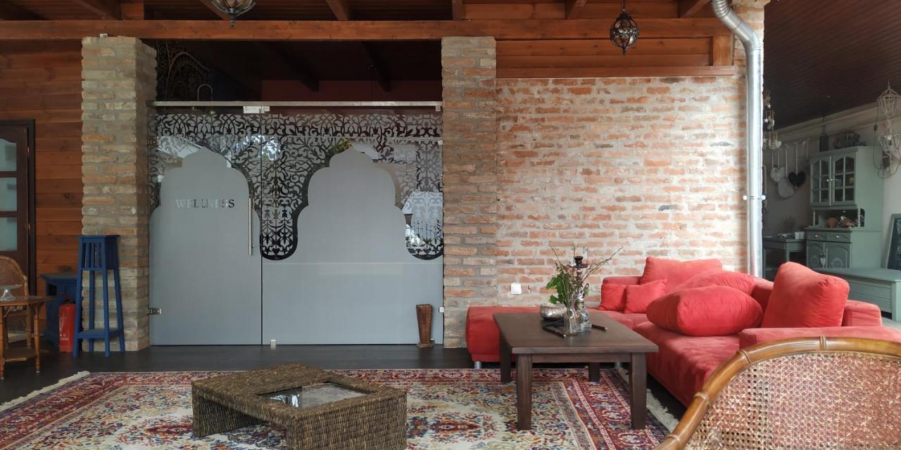 Guest House Romantika Panzio Гюла Екстериор снимка