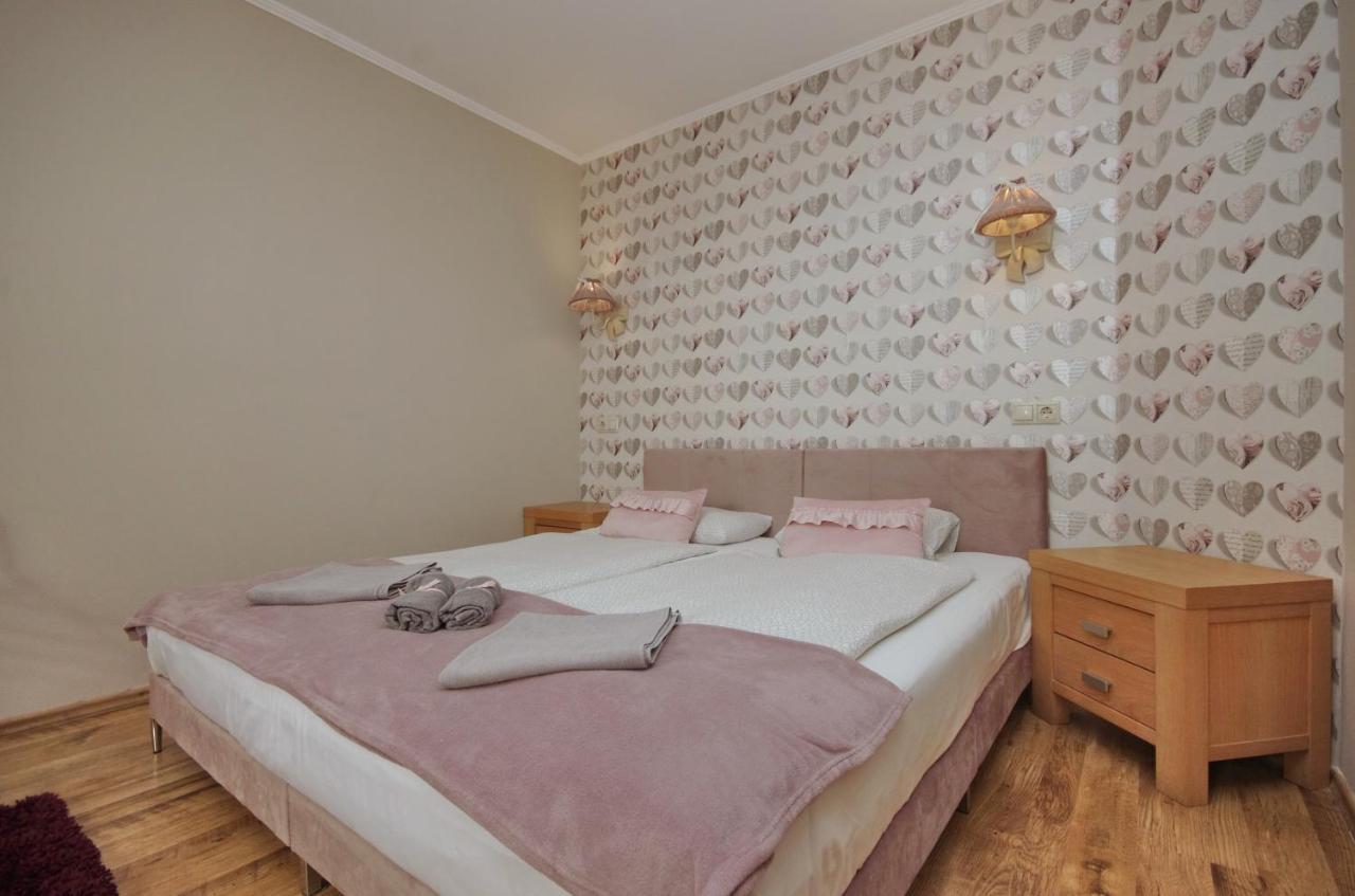 Guest House Romantika Panzio Гюла Екстериор снимка