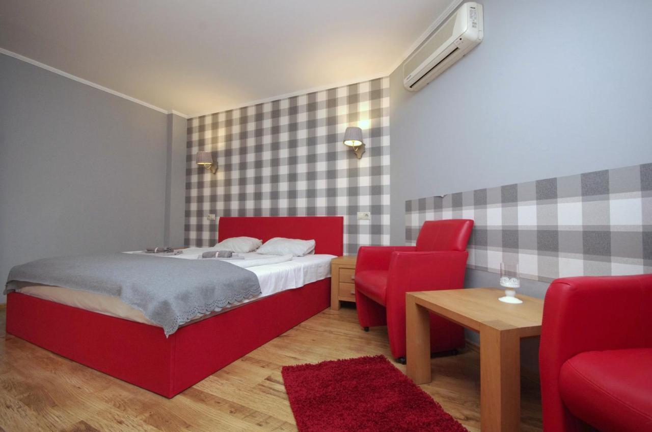 Guest House Romantika Panzio Гюла Екстериор снимка