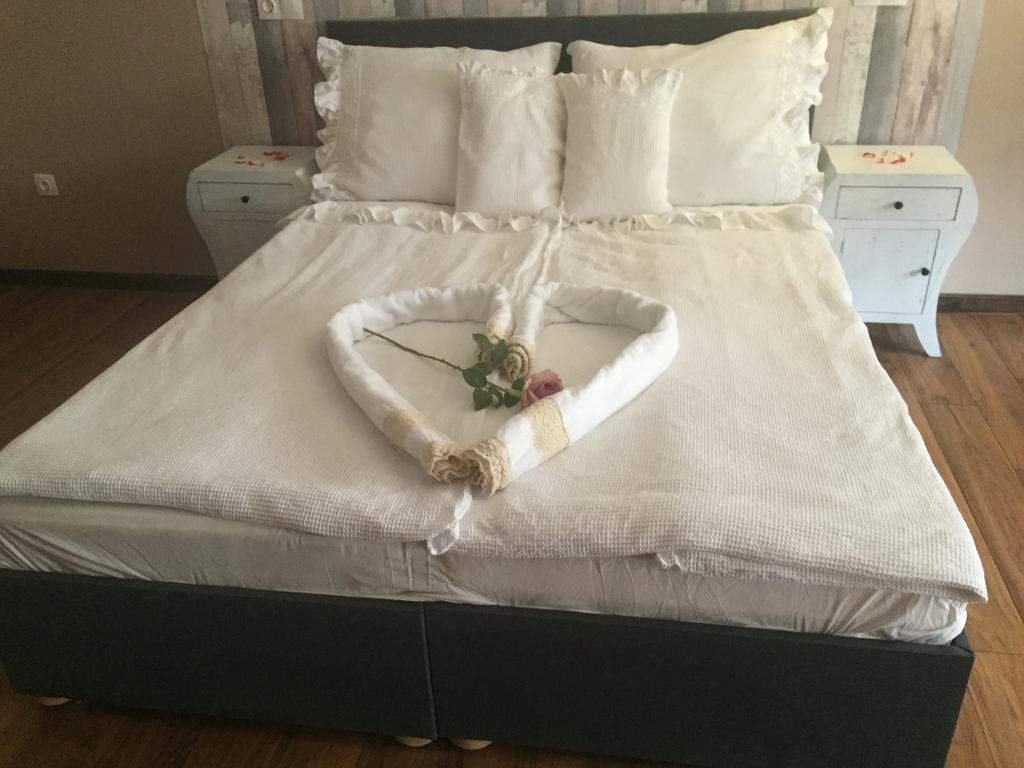 Guest House Romantika Panzio Гюла Екстериор снимка