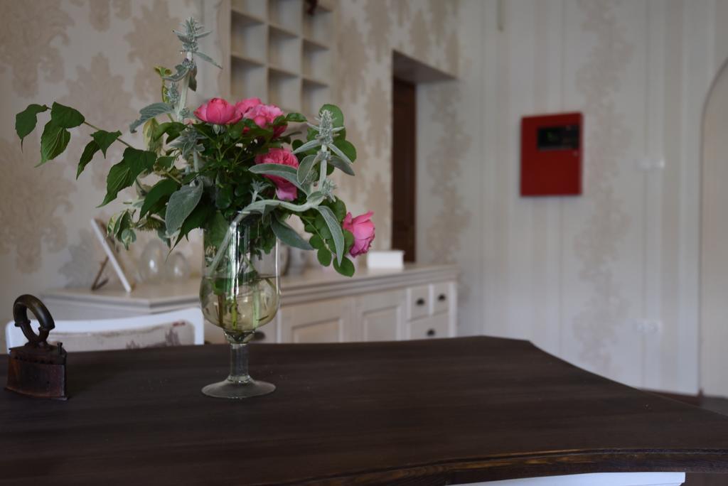 Guest House Romantika Panzio Гюла Екстериор снимка