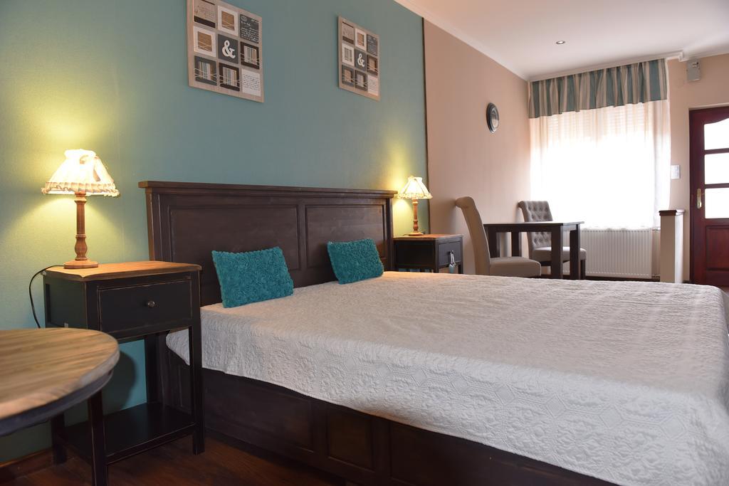 Guest House Romantika Panzio Гюла Стая снимка