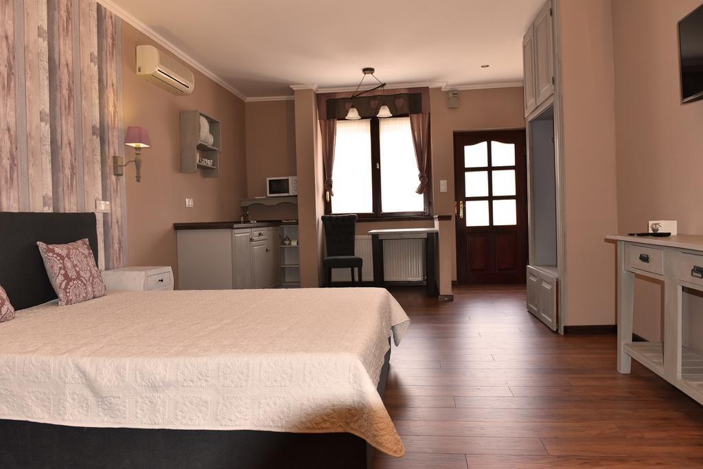 Guest House Romantika Panzio Гюла Стая снимка