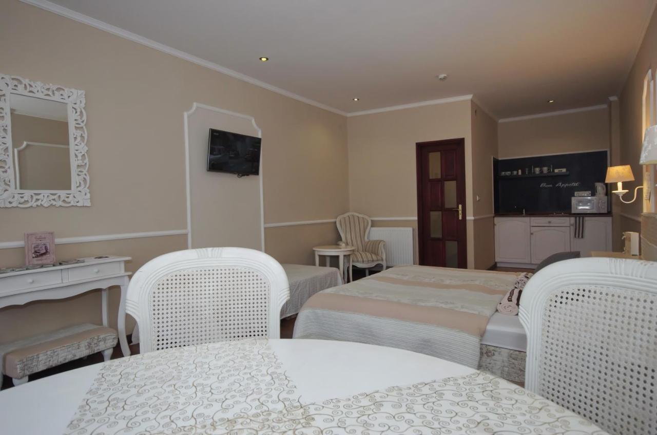 Guest House Romantika Panzio Гюла Екстериор снимка
