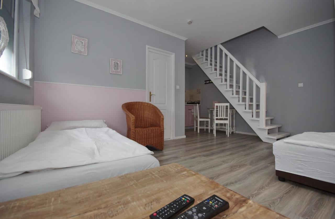 Guest House Romantika Panzio Гюла Екстериор снимка