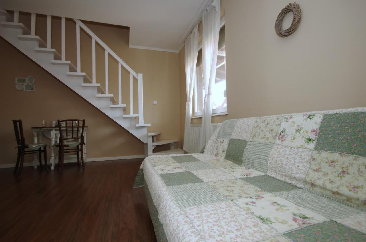 Guest House Romantika Panzio Гюла Екстериор снимка