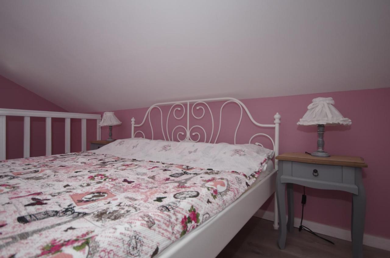 Guest House Romantika Panzio Гюла Екстериор снимка